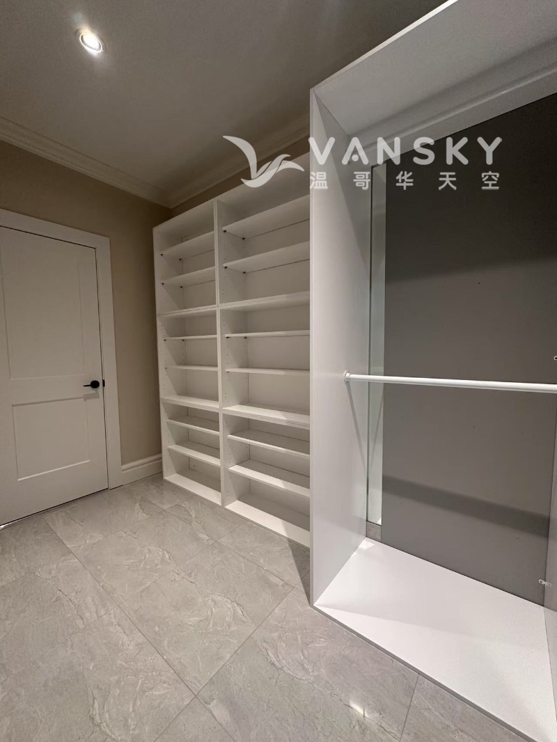 250513211626_Walk in closet.jpg